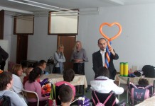 MAĐIONIČARSKI TRIKOVI ZA MALIŠANE OBOLELE OD PARALIZE