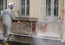 НАСТАВАК АКЦИЈЕ УКЛАЊАЊА ГРАФИТА НА ВОЖДОВЦУ