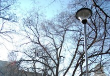 NOVA RASVETA U PARKU KOD VOŽDOVAČKE CRKVE