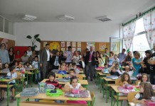 СВИ ВОЖДОВАЧКИ ПРВАЦИ ДОБИЛИ НА ПОКЛОН ШКОЛСКЕ РАНЧЕВЕ И ПЕРНИЦЕ