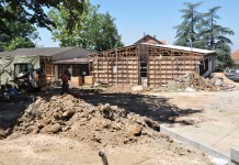 РУШИ СЕ АЗБЕСТНА ЗГРАДА У ДВОРИШТУ ОШ „ВОЈВОДА СТЕПА“